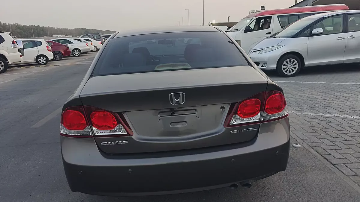 Honda Civic i-VTEC GCC – Reliable & Fuel Efficient Model: 2010 Mileage: 191360 KMS Specs: GCC Well-m-9-9