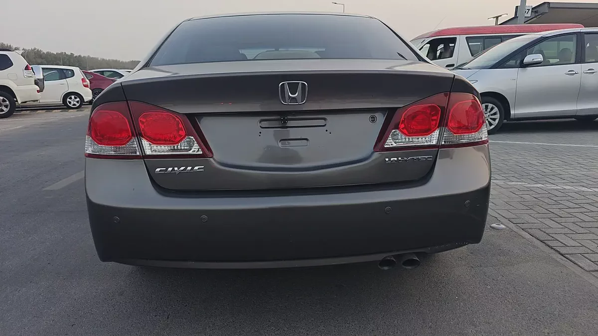 Honda Civic i-VTEC GCC – Reliable & Fuel Efficient Model: 2010 Mileage: 191360 KMS Specs: GCC Well-m-12-12