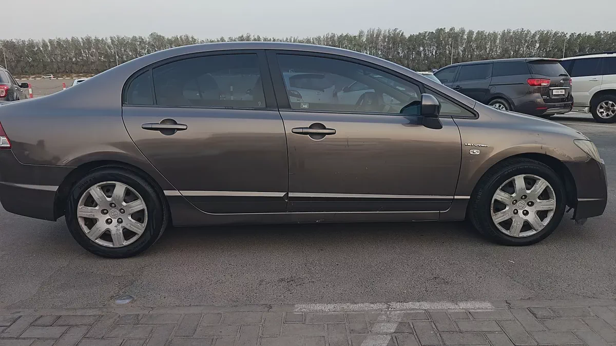Honda Civic i-VTEC GCC – Reliable & Fuel Efficient Model: 2010 Mileage: 191360 KMS Specs: GCC Well-m-2-2