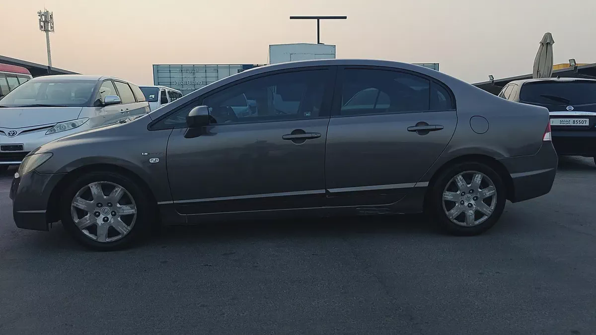 Honda Civic i-VTEC GCC – Reliable & Fuel Efficient Model: 2010 Mileage: 191360 KMS Specs: GCC Well-m-5-5