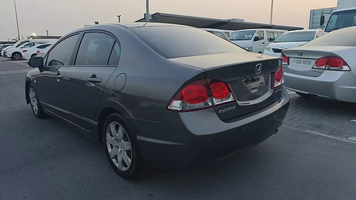Honda Civic i-VTEC GCC – Reliable & Fuel Efficient Model: 2010 Mileage: 191360 KMS Specs: GCC Well-m-6-6