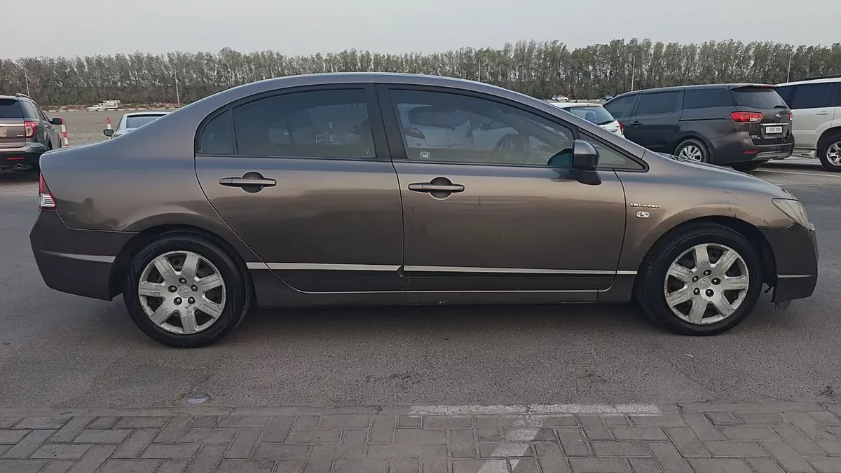 Honda Civic i-VTEC GCC – Reliable & Fuel Efficient Model: 2010 Mileage: 191360 KMS Specs: GCC Well-m-8-8