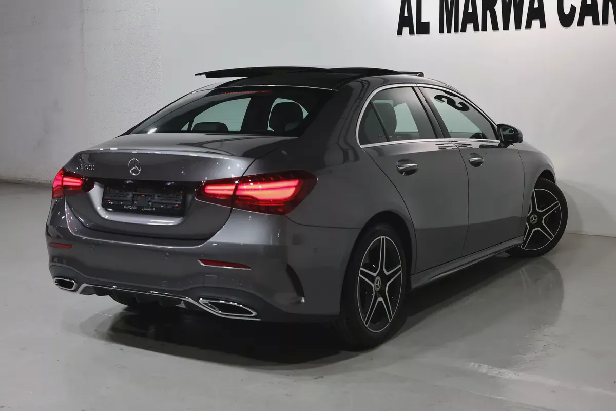 Mercedes A 200 2024 | GCC Specs | GARGASH WARRANTY + SERVICE CONTRACT I ACCIDENTS FREE I AMG KIT .-3-3
