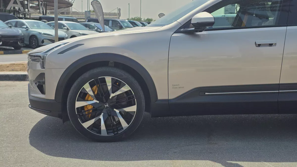Polestar 3 (Gold)-4-4