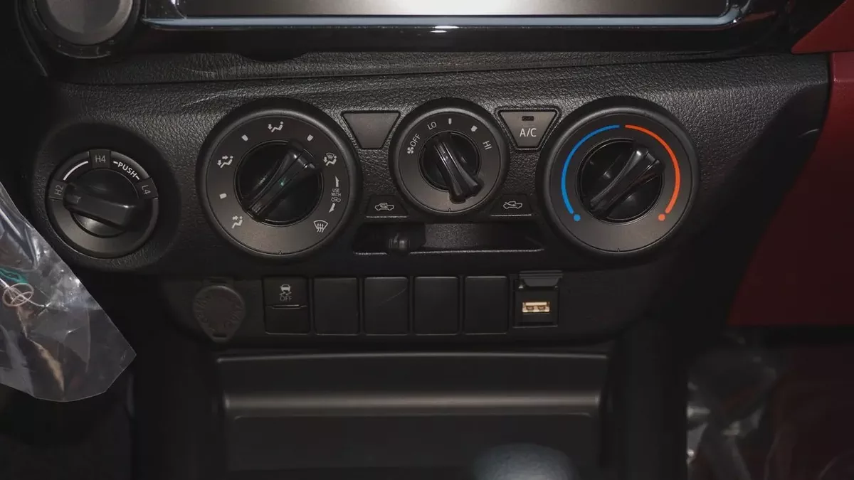 Toyota Hilux 2026 Double Cab GL GCC Specs-9-9