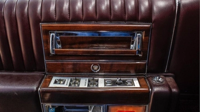 Cadillac Brougham 5.0 L-9