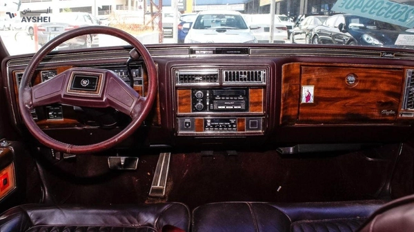 Cadillac Brougham 5.0 L