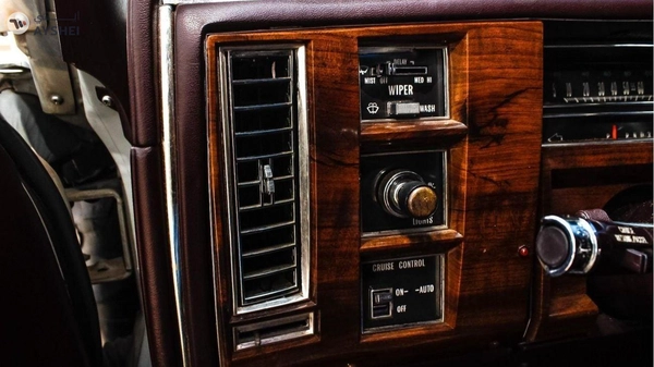 Cadillac Brougham 5.0 L
