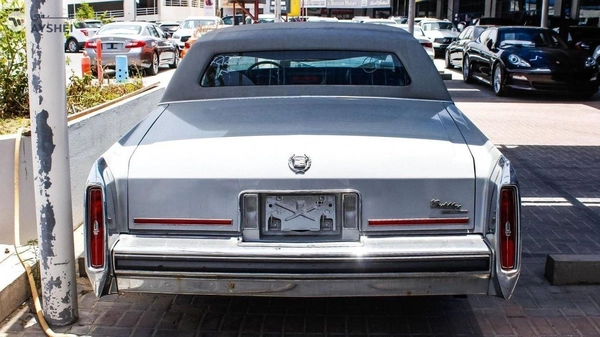 Cadillac Brougham 5.0 L