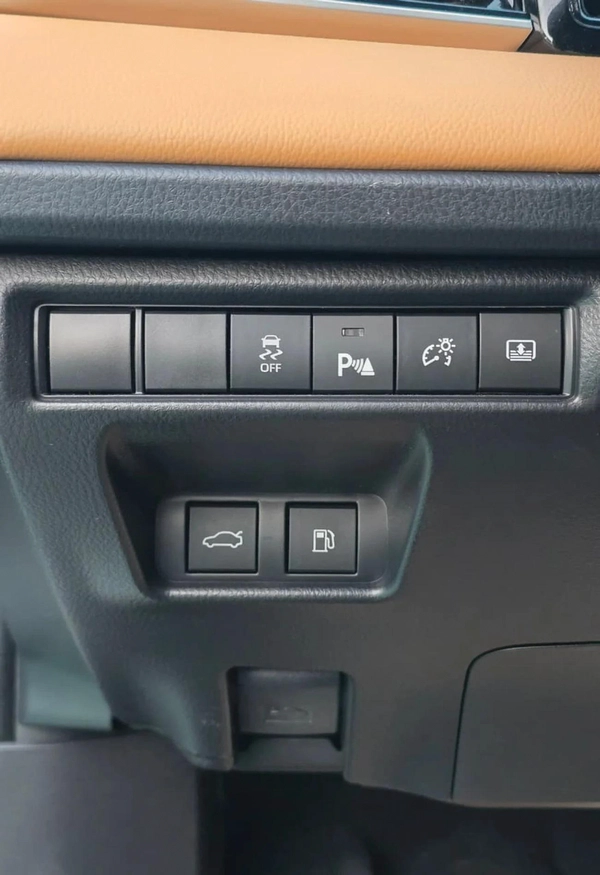 Toyota Camry E 2.5L