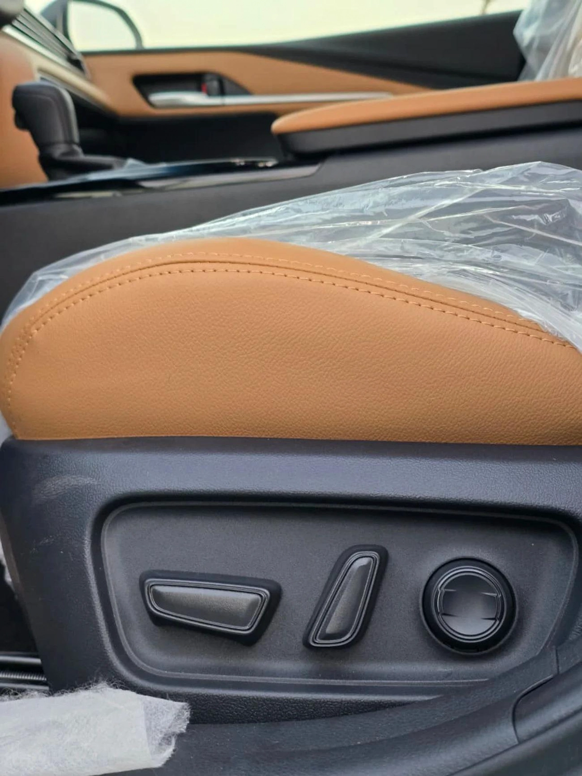 Toyota Camry E 2.5L-7-7