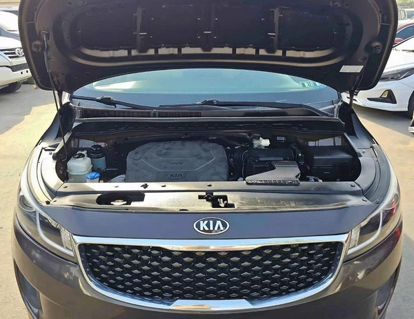 Kia Sedona LX / V6 / 3.3L / 7 SEATS / ELECTRIC SEATS/ EXPORT ONLY / LOT# 31911
