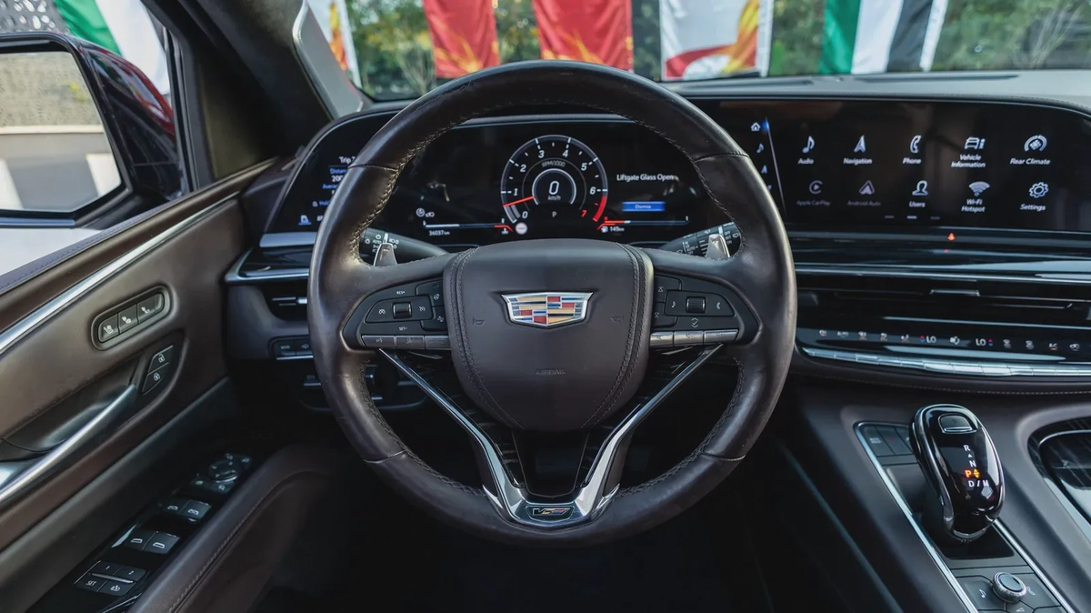 Cadillac Escalade 2023-7-7