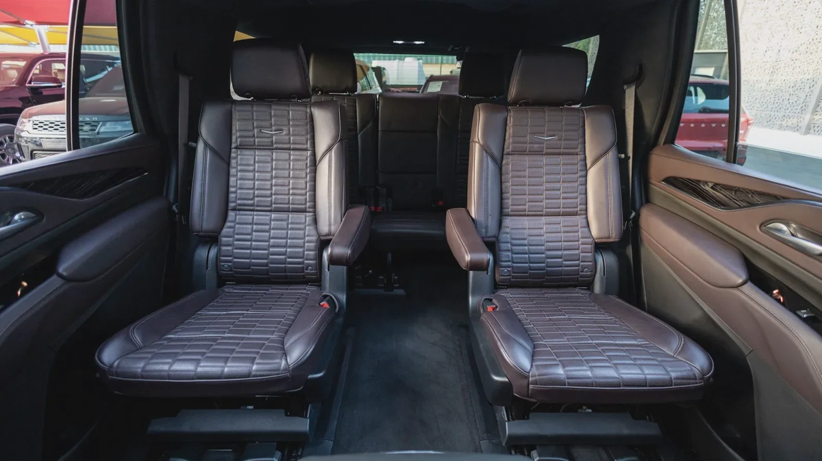 Cadillac Escalade 2023-13-13