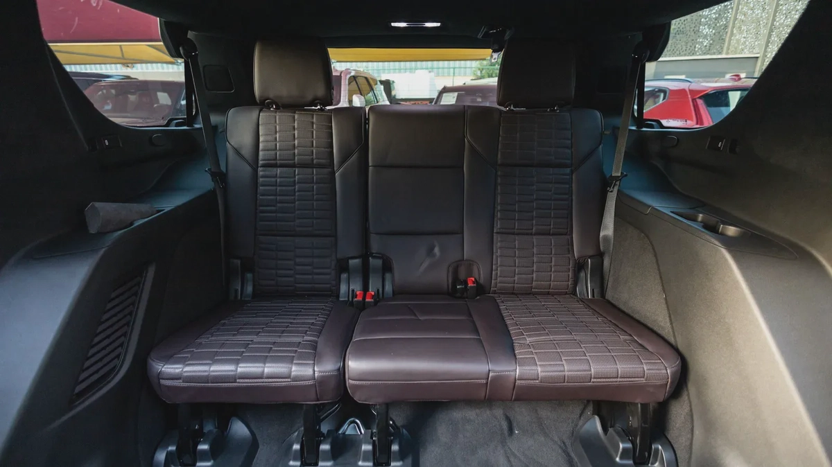 Cadillac Escalade 2023-16-16