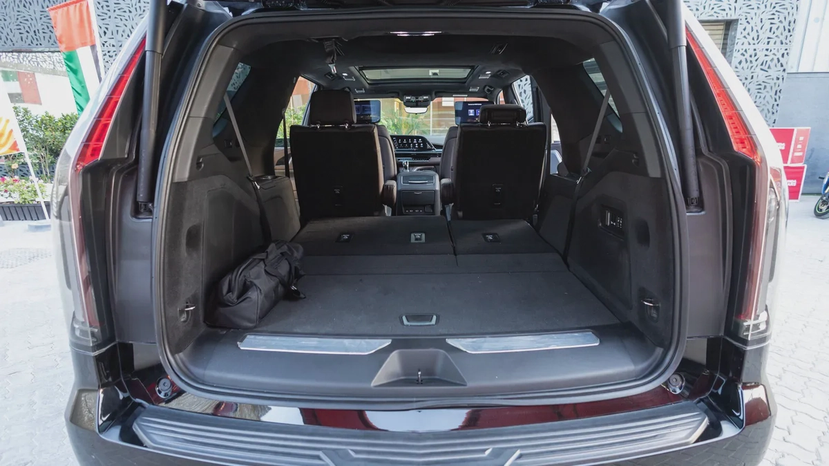 Cadillac Escalade 2023-15-15