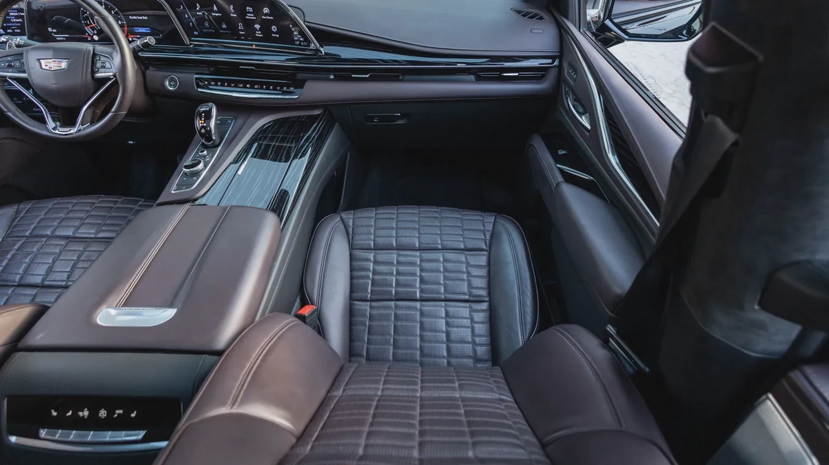 Cadillac Escalade 2023-12-12