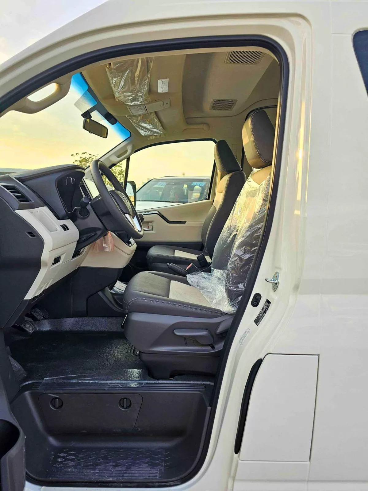 Toyota Hiace GL HIGHROOF GL / 13 SEATS WITH LEATHER / 2.8L DIESEL M/T V4 (CODE # HRDMGLJ)-9-0