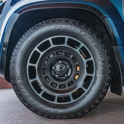 Land Rover Defender OCTA ( CARBON EDITION ) GCC BRAND NEW WITH WARRANTY-12