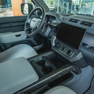 Land Rover Defender OCTA ( CARBON EDITION ) GCC BRAND NEW WITH WARRANTY-7
