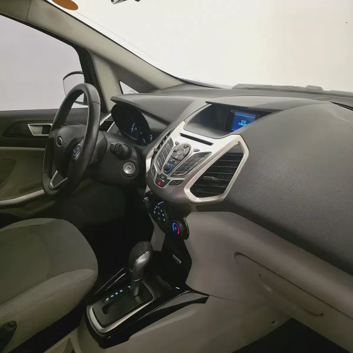 AED 439 PM | FORD ECOSPORT TREND 2017 | WELL MAINTAINED | 1 YEAR WARRANTY | GCC-9-9