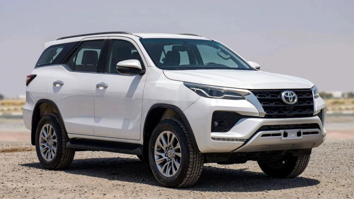 Toyota Fortuner TOYTA FORTUNER 2.8 DIESEL FULL PTION AT 4X4-11-11