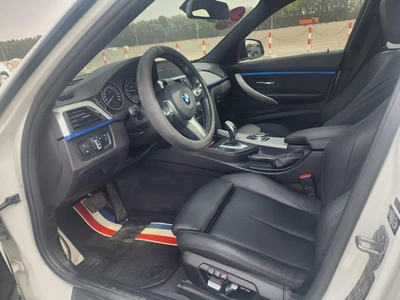 BMW 3-Series 320i Modern-line-6