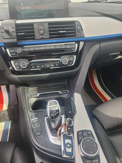 BMW 3-Series 320i Modern-line-8