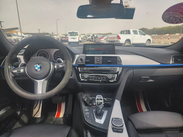 BMW 3-Series 320i Modern-line