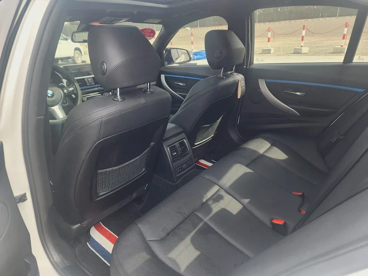 BMW 3-Series 320i Modern-line-11-11