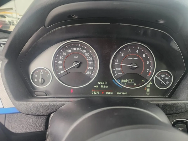 BMW 3-Series 320i Modern-line