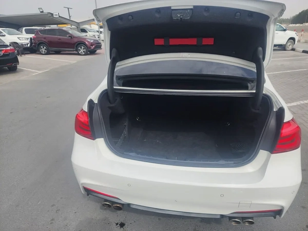 BMW 3-Series 320i Modern-line