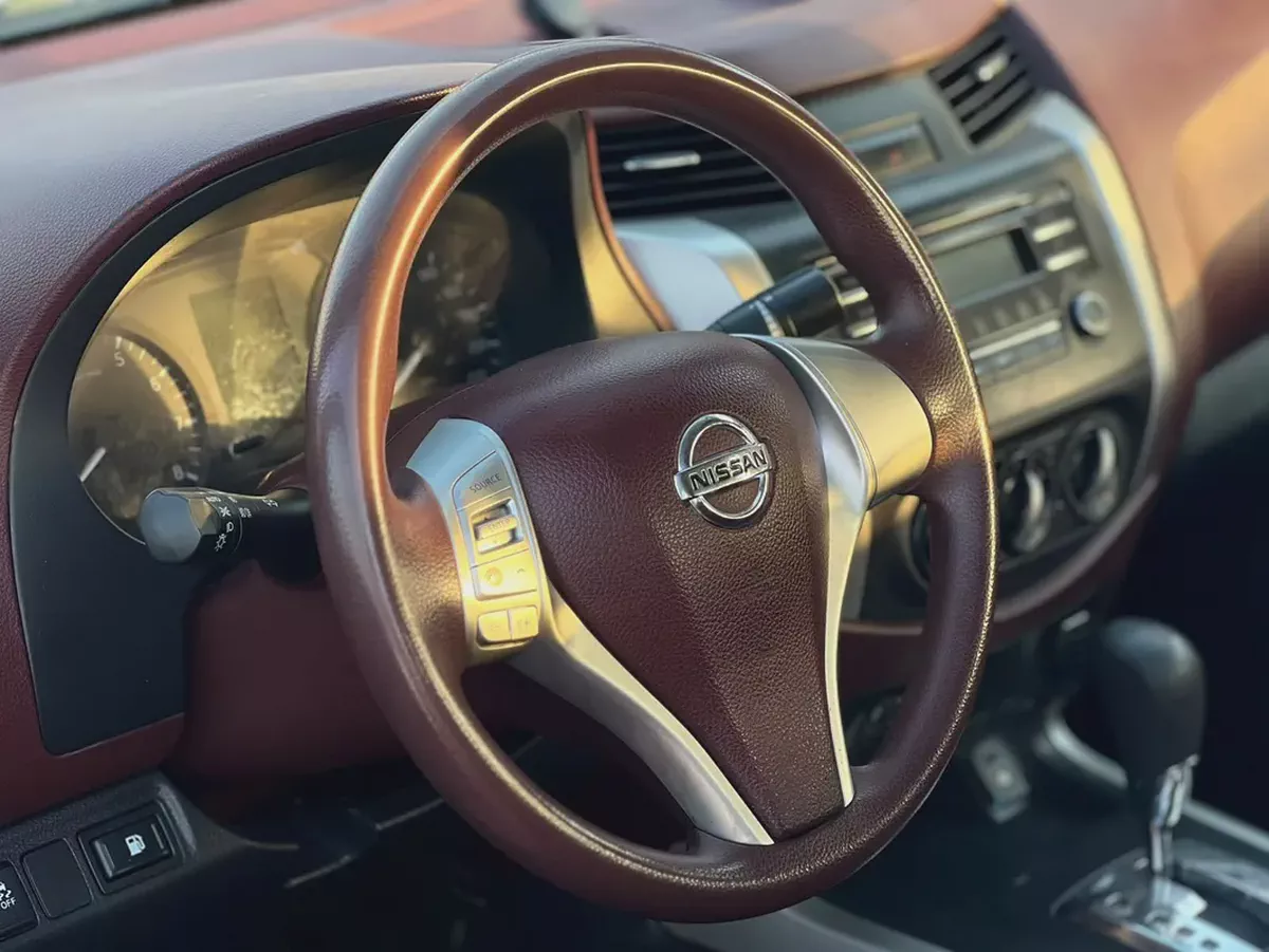 2020 Nissan Navara | 4X4 | Full Automatic | Low mileage | GCC | Clean | Ref#1158-14-14
