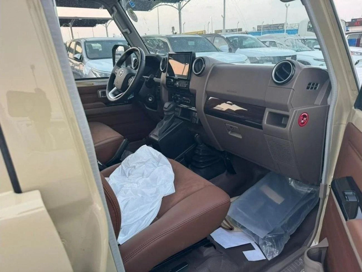 Toyota Land Cruiser Pick Up 2.8L DIESEL AUTOMATIC DOUBLE CABIN FULL OPTION 2024 GCC-5-5