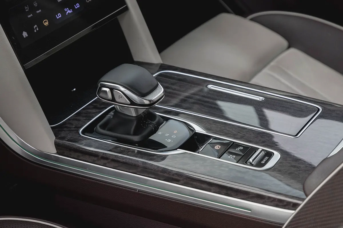 2,037 P.M |  HS7 Flagship | 0% Downpayment | Hongqi Warranty and Service!-9-9
