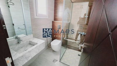 🌟 Discover Luxury Living in Al Tai with This Stunning 5-Bedroom Villa for Rent-16