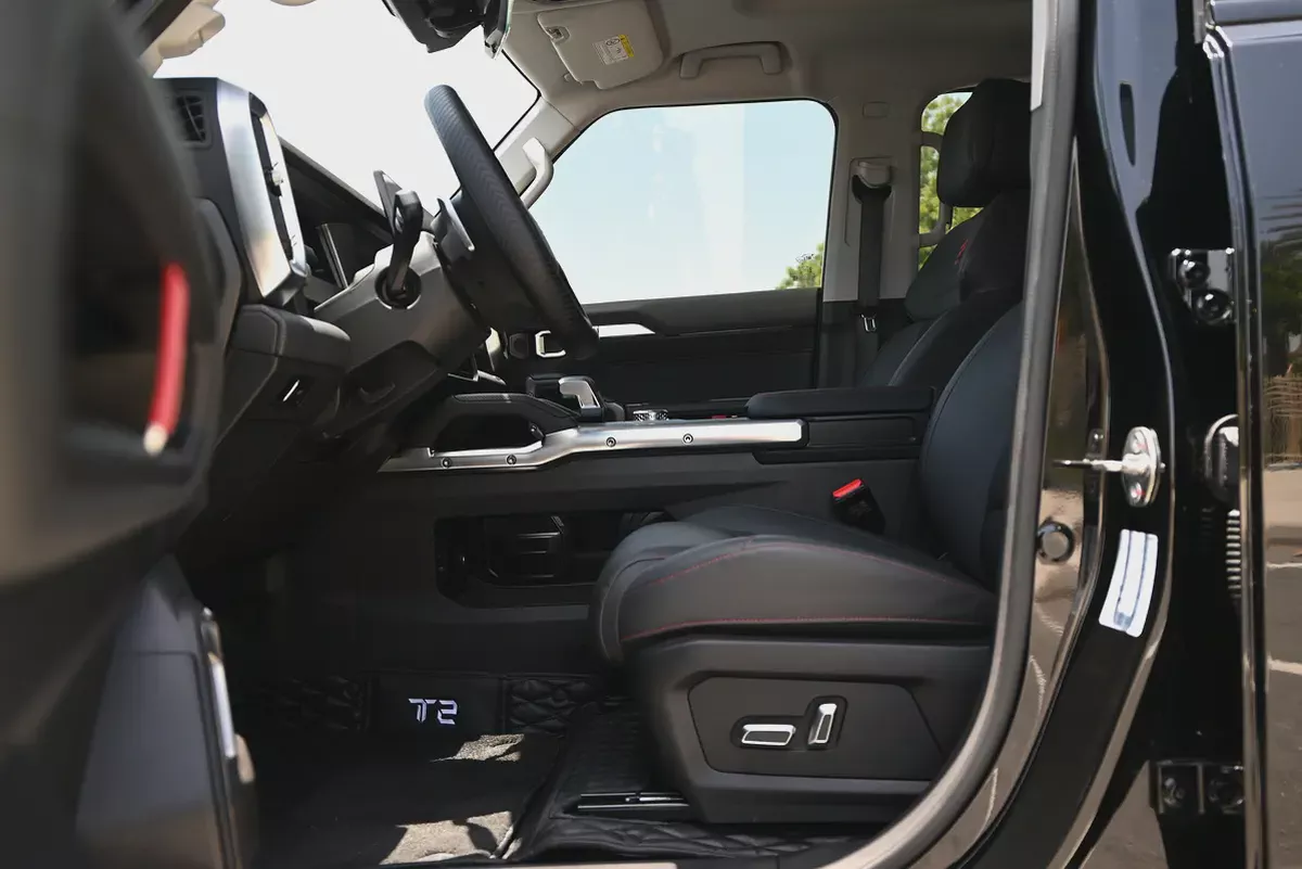 0% DP - LOW KM - 5 YEARS WARRANTY - DEFENDER KIT - JETOUR T2 LUXURY+-12-12