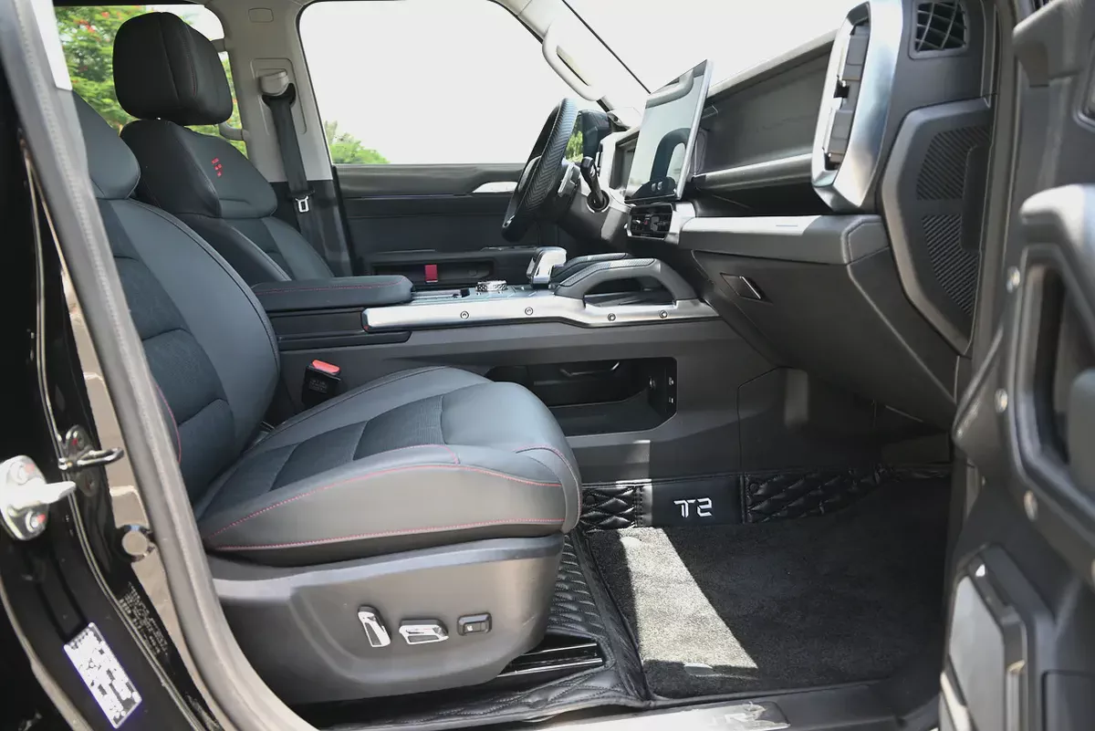 0% DP - LOW KM - 5 YEARS WARRANTY - DEFENDER KIT - JETOUR T2 LUXURY+-14-14