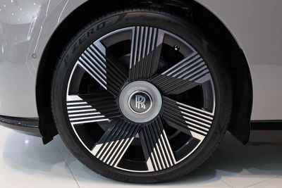 Rolls-Royce Spectre 2024-16