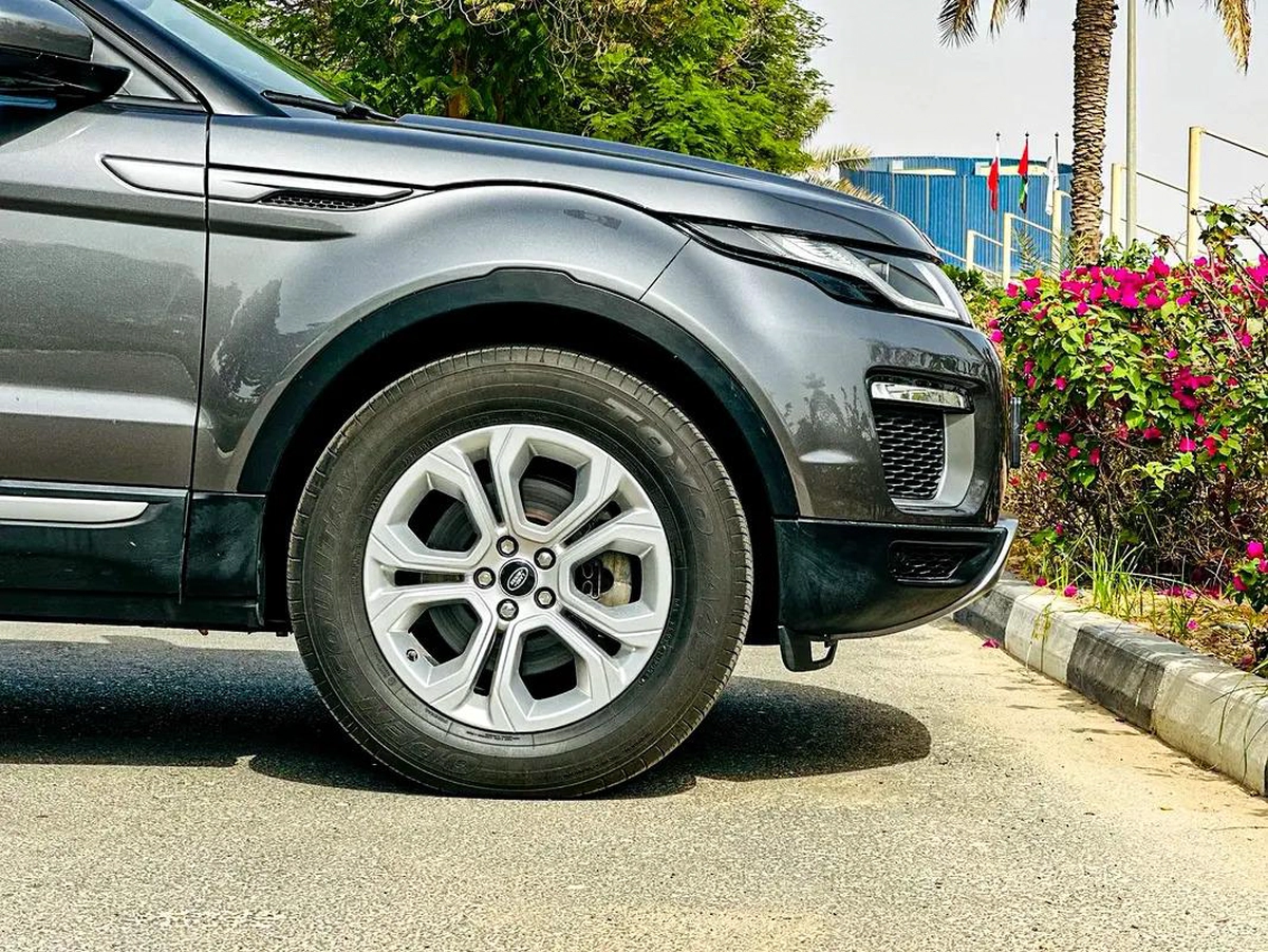 LAND ROVER EVOQUE GCC VERY CLEAN 2016-2-2