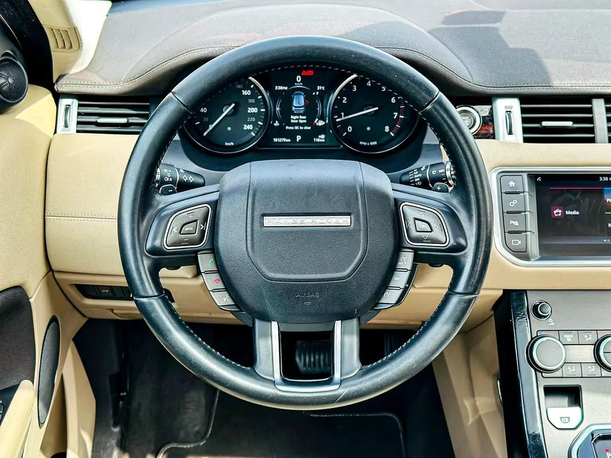 LAND ROVER EVOQUE GCC VERY CLEAN 2016-4-4
