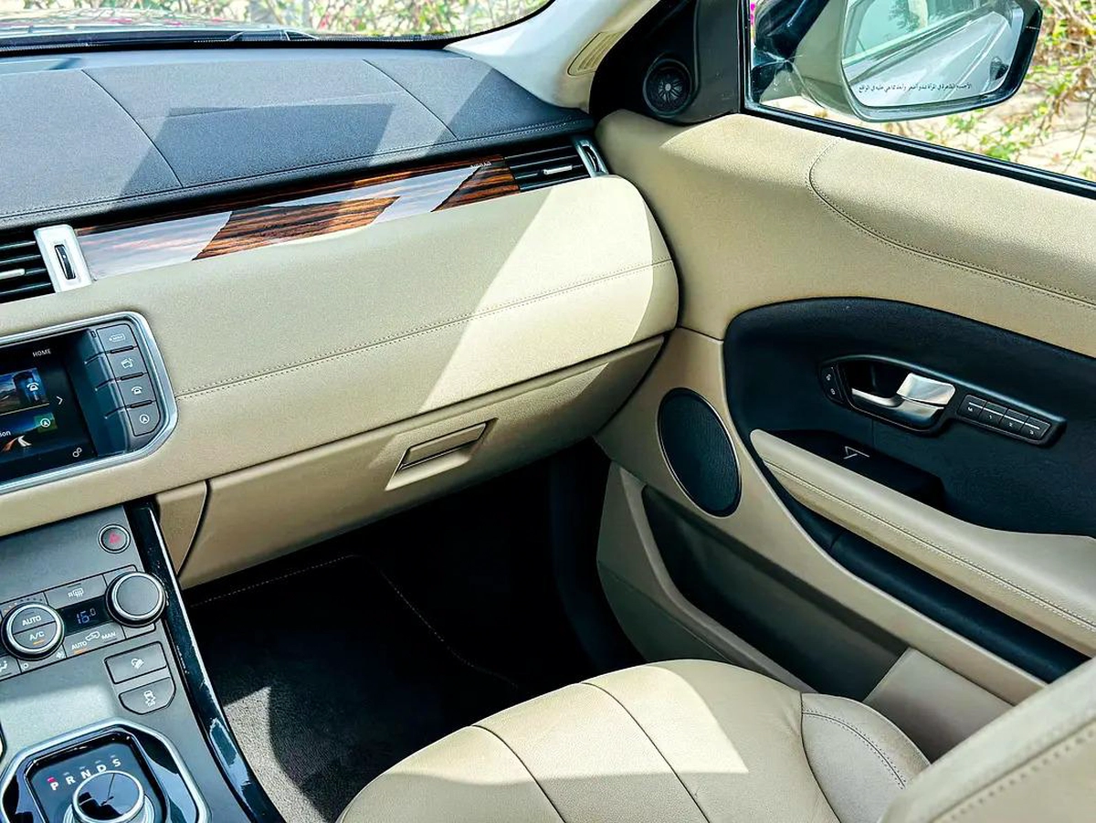LAND ROVER EVOQUE GCC VERY CLEAN 2016-5-5