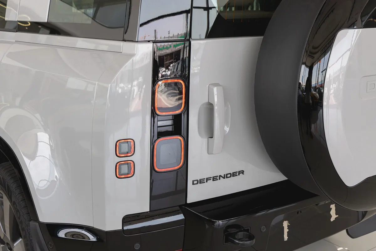 Land Rover Defender | 110 X-Dynamic HSE P400 | GCC Specs | 2026 (Export)-19-19