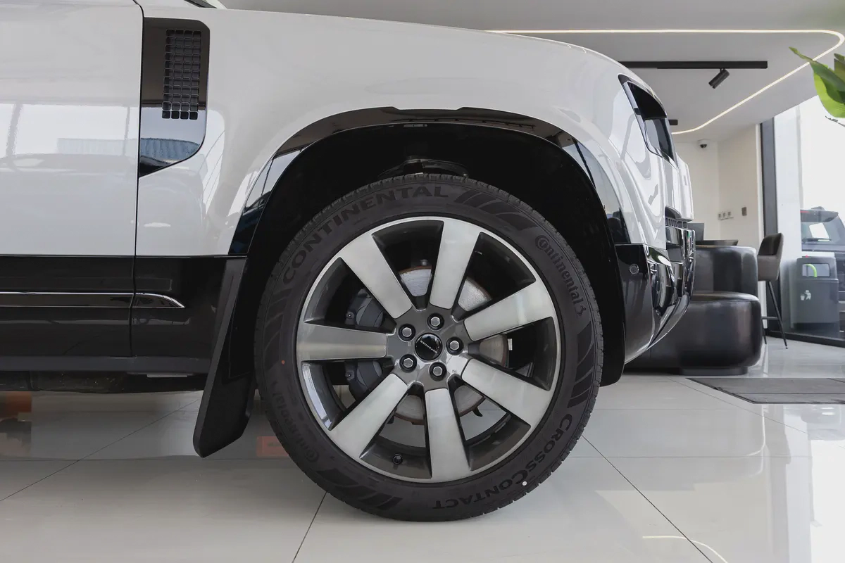 Land Rover Defender | 110 X-Dynamic HSE P400 | GCC Specs | 2026 (Export)-7-7