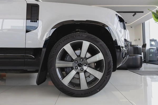 Land Rover Defender | 110 X-Dynamic HSE P400 | GCC Specs | 2026 (Export)