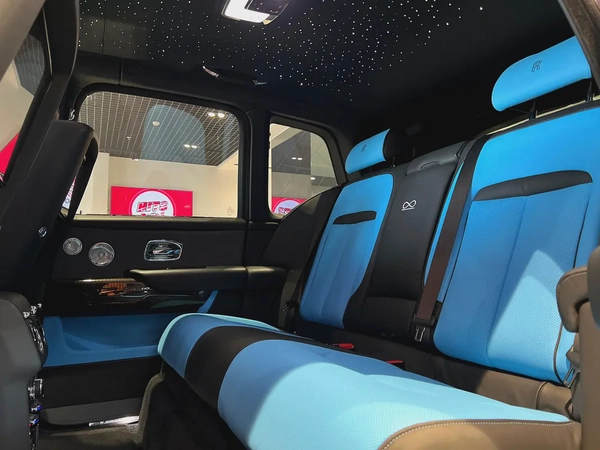 ROLLS ROYCE CULLINAN BLACK BADGE / 2021 / 34,348KMs ONLY / STARLIGHTS / MANSORY PACKAGE
