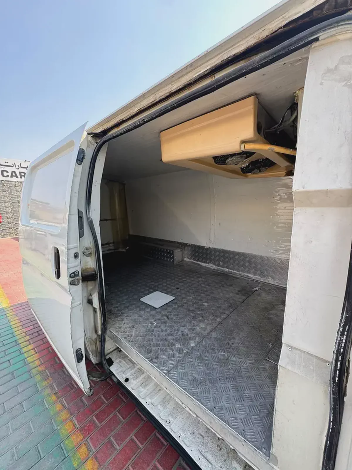 2005 Nissan Urvan Standard GCC Specs CHILLER VAN-9-9