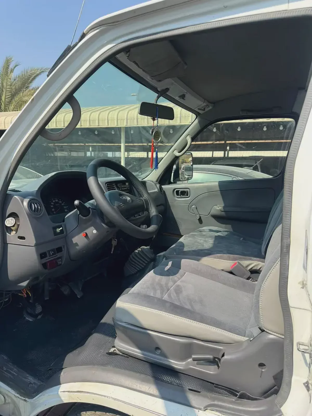 2005 Nissan Urvan Standard GCC Specs CHILLER VAN-5-5