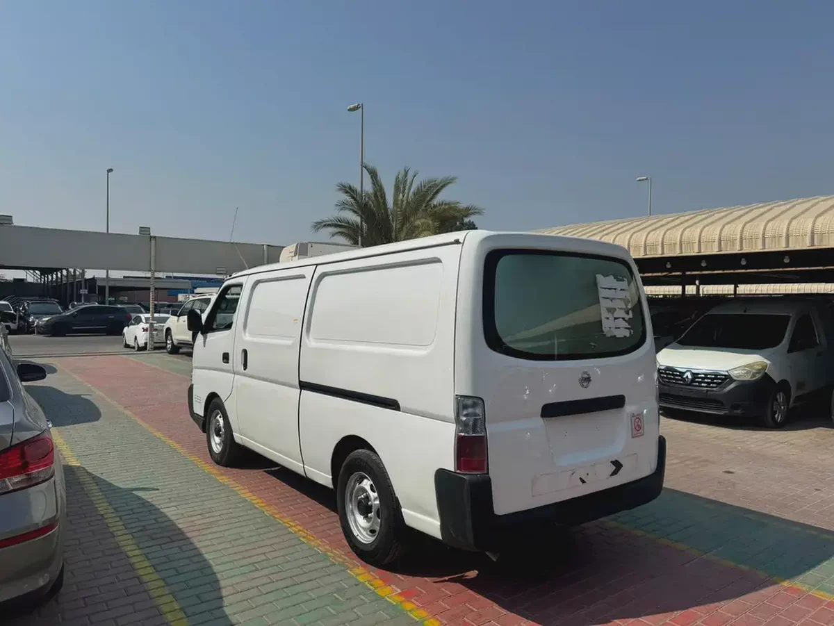 2005 Nissan Urvan Standard GCC Specs CHILLER VAN-6-6