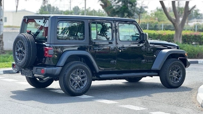 Jeep Wrangler Unlimited Sport S 2.0L A/T GCC 4x4 Official Dealer Warranty-3
